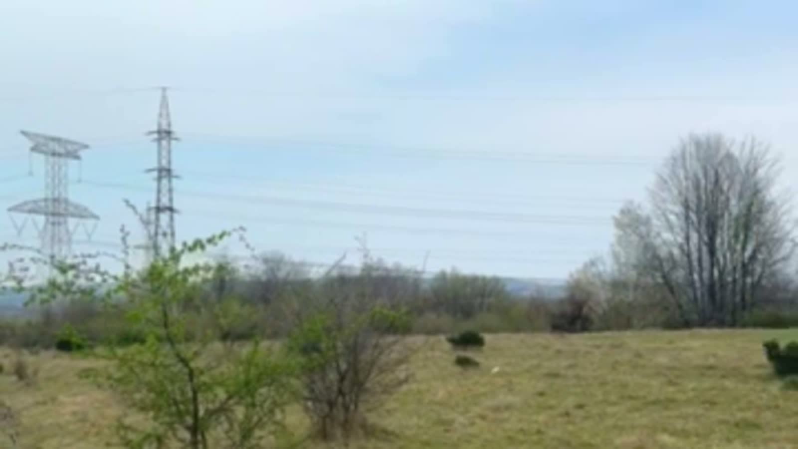 Site RES1 — 400kV transmission towers adjacent to the land parcel, Resita